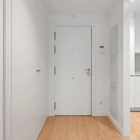 Modern Oasis 1br With Rooftop Pools & Parking Apartment
