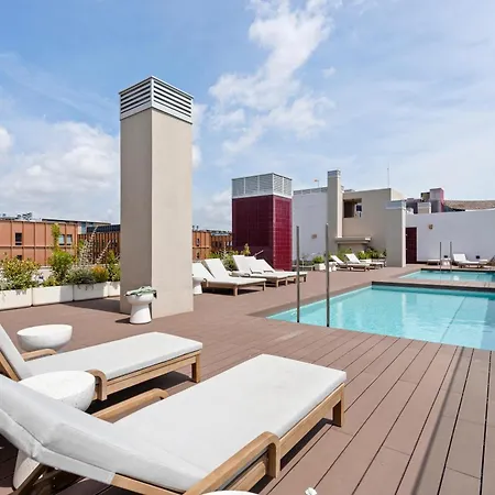 Modern Oasis 1br With Rooftop Pools & Parking