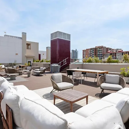 Apartment Modern Oasis 1br With Rooftop Pools & Parking *