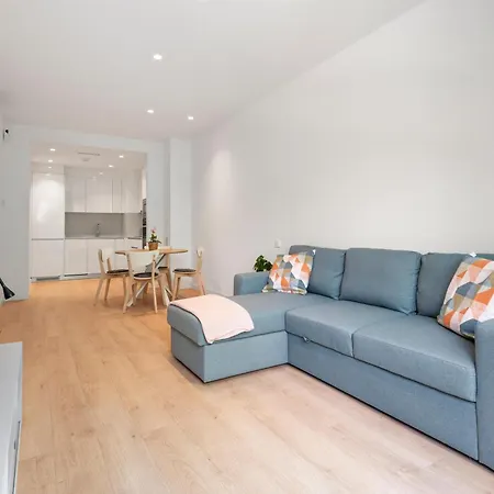Apartment Modern Oasis 1br With Rooftop Pools & Parking *