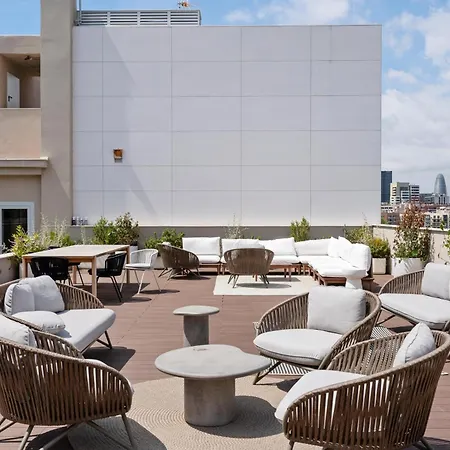 Modern Oasis 1br With Rooftop Pools & Parking Apartment