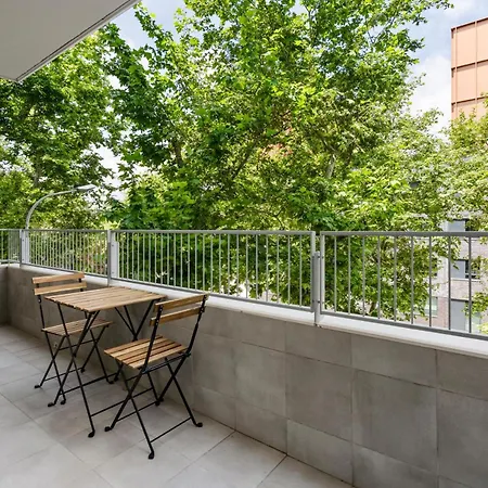 Modern Oasis 1br With Rooftop Pools & Parking