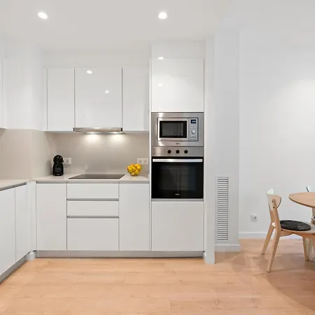 Modern Oasis 1br With Rooftop Pools & Parking Apartment Barcelona