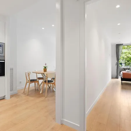 Modern Oasis 1br With Rooftop Pools & Parking
