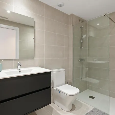 Modern Oasis 1br With Rooftop Pools & Parking Apartment Barcelona