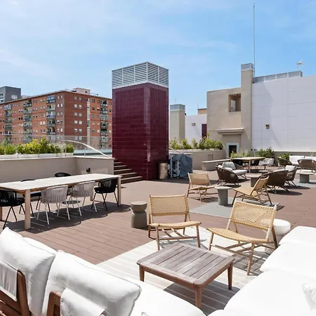 Modern Oasis 1br With Rooftop Pools & Parking Apartment