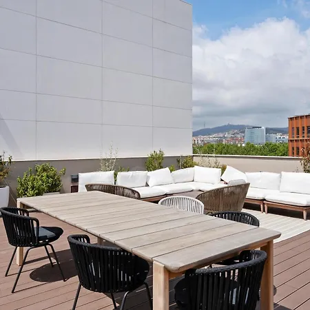 Apartment Modern Oasis 1br With Rooftop Pools & Parking *