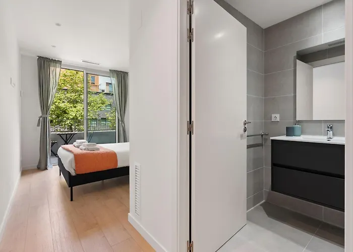 Monthly 32 Nights 1br Pools Parking *