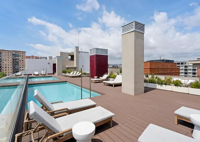 Monthly 32 Nights 1br Pools Parking *