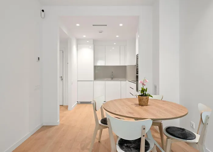 Monthly 32 Nights 1br Pools Parking